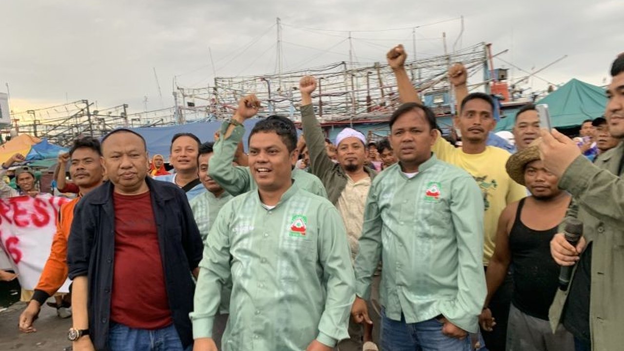 Gerakan Bangkit Petani dan Nelayan Indonesia (Gerbang Tani) mendesak pemerintah mengevaluasi Peraturan Menteri Kelautan dan Perikanan Nomor 42 Tahun 2015 tentang VMS yang dinilai memberatkan nelayan kecil.