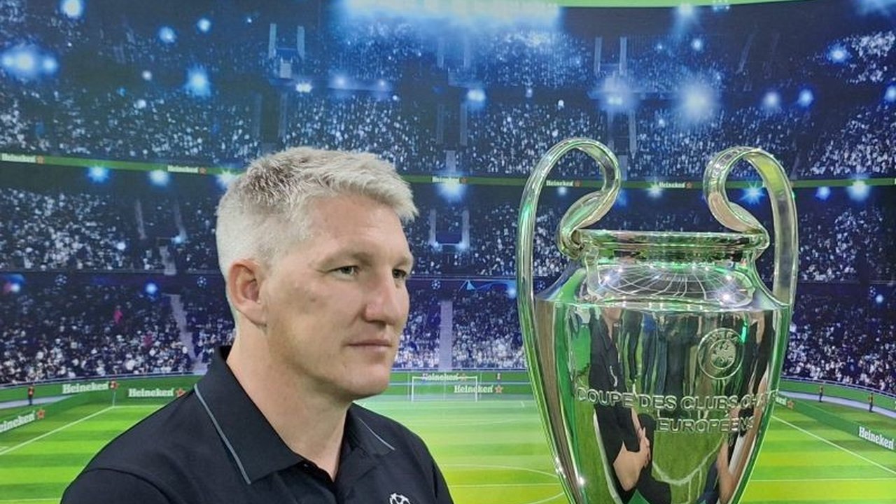 Legenda Bayern Munchen dan Timnas Jerman, Bastian Schweinsteiger, menyatakan belum tertarik menjadi pelatih dan lebih menikmati peran analis sepak bola di televisi.