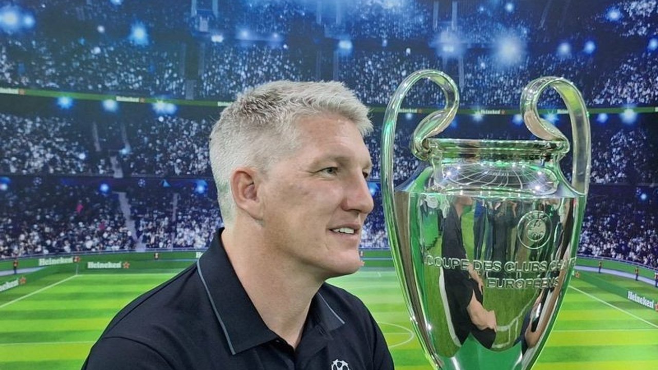 Legenda Bayern Munchen, Bastian Schweinsteiger, memberikan pesan kepada pemain muda Indonesia agar tidak cepat puas dan selalu menjaga motivasi untuk meningkatkan kualitas.