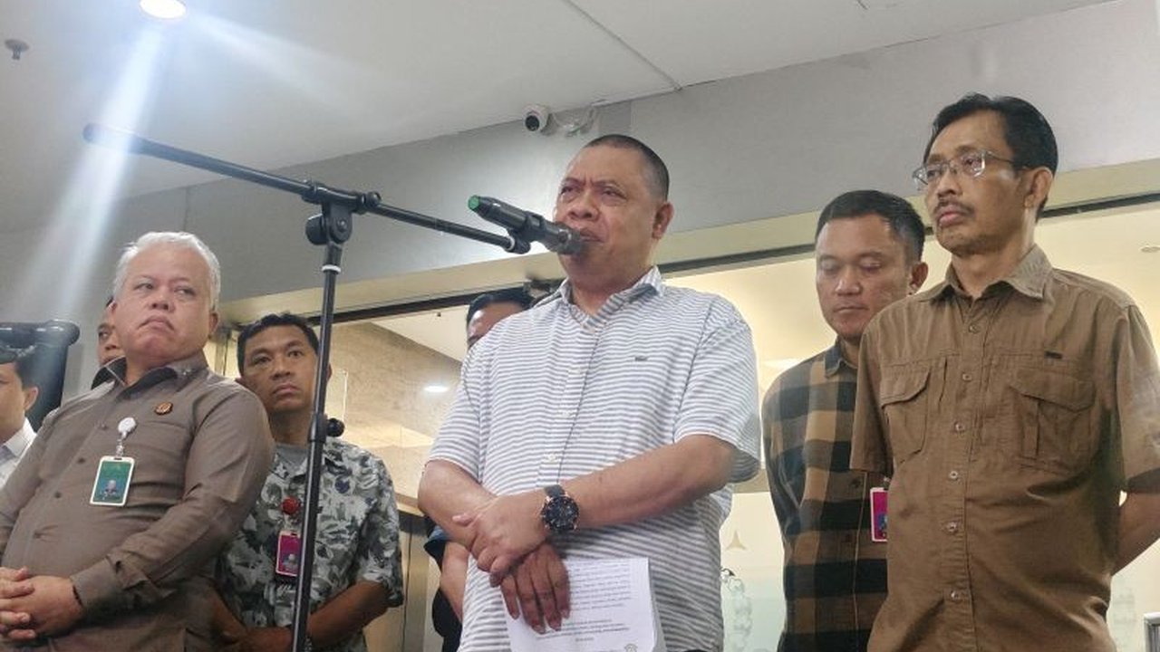 Kejaksaan Agung mengungkap sumber dan alur dana suap senilai Rp60 miliar kepada tiga hakim PN Jakarta Pusat terkait putusan lepas perkara korupsi minyak goreng, melibatkan tujuh tersangka.