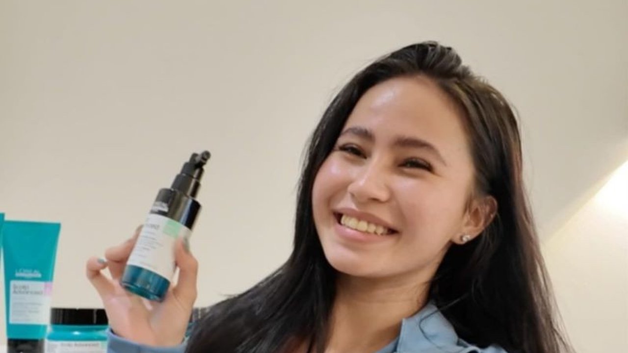 Pesepak bola putri Indonesia, Sabreena Dressler, akan segera bergabung dengan klub luar negeri; ia mengidolakan Barcelona dan Persija.