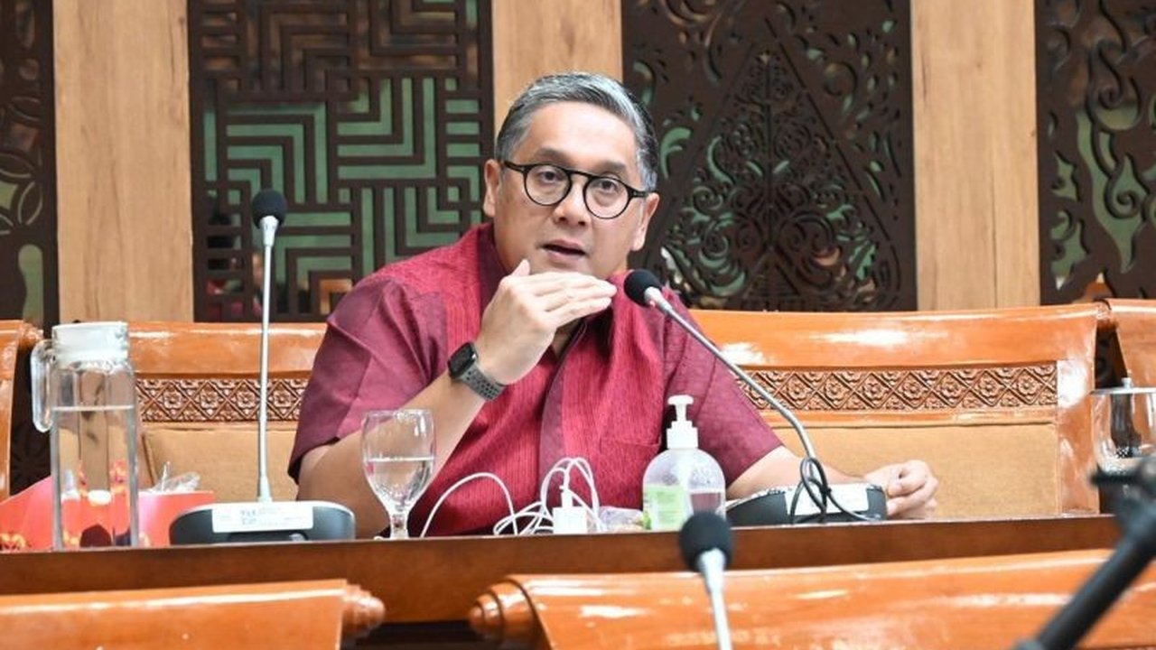 Komisi VII DPR RI memuji kebijakan Gubernur Bali Wayan Koster yang melarang produksi AMDK plastik sekali pakai guna melindungi lingkungan dan pariwisata Bali yang menghasilkan devisa hingga Rp107 triliun.