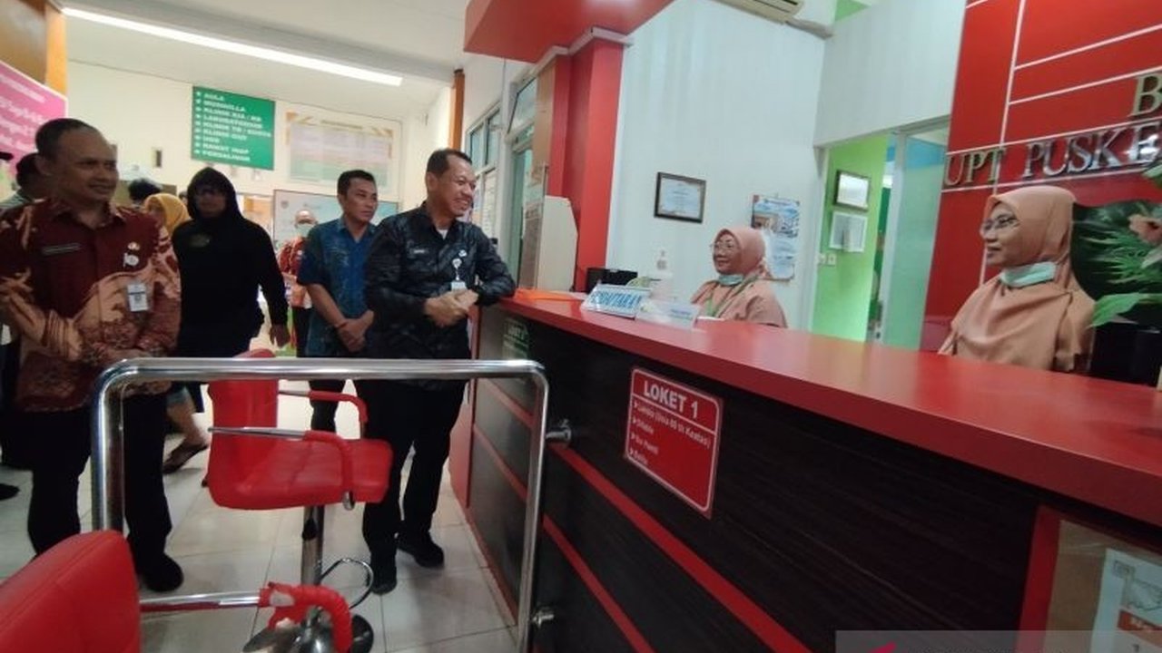 Dinas Kesehatan Kudus mendata alat kesehatan di Puskesmas untuk dihibahkan ke rumah sakit swasta guna meningkatkan pelayanan kesehatan masyarakat.