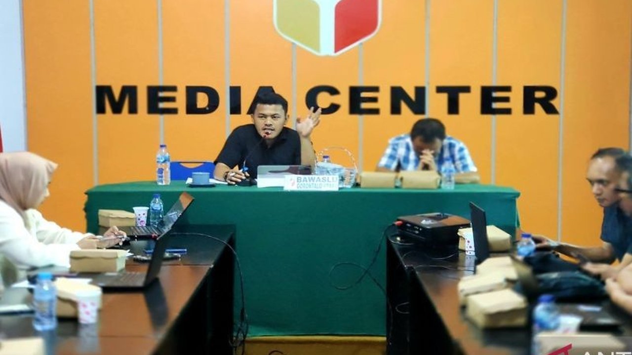 Bawaslu Gorontalo Utara menyelidiki isu pengumpulan KTP yang beredar di media sosial menjelang Pemungutan Suara Ulang (PSU) Pilkada, dengan instruksi kepada jajaran pengawas untuk mencari informasi akurat.