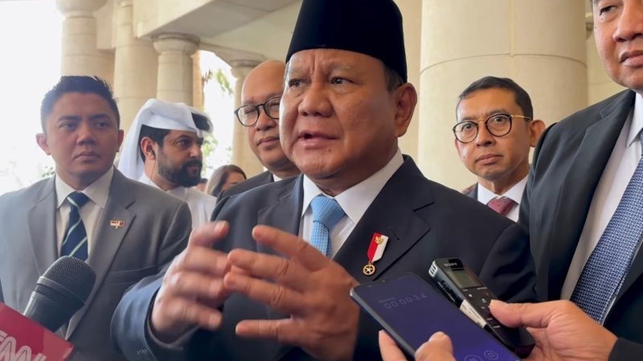 Presiden Prabowo Subianto mengumumkan komitmen investasi senilai US$ 2 miliar dari Qatar untuk Danantara, sebuah dana bersama Indonesia-Qatar yang akan mendukung pembangunan proyek-proyek strategis nasional.