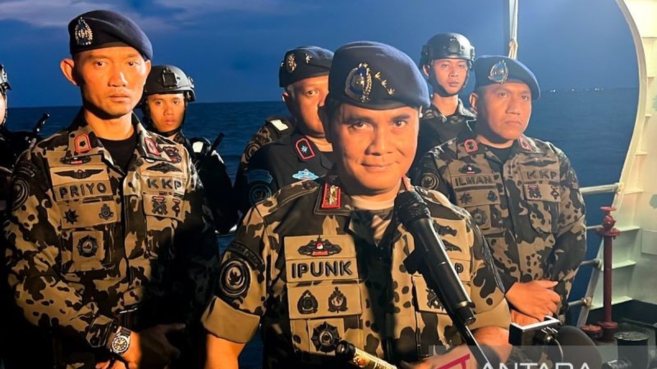 Kementerian Kelautan dan Perikanan (KKP) menambah satu kapal pengawas baru di perairan barat Sumatera untuk memberantas praktik penangkapan ikan ilegal dan melindungi sumber daya kelautan.