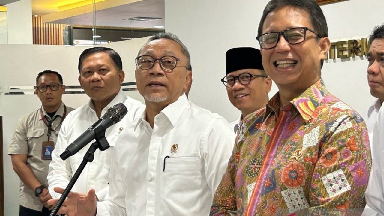 Menteri Koordinator Bidang Pangan, Zulkifli Hasan, optimis Kopdes Merah Putih mampu memangkas rantai tengkulak dan rentenir, memberdayakan ekonomi desa, serta meningkatkan kesejahteraan petani dan nelayan Indonesia.