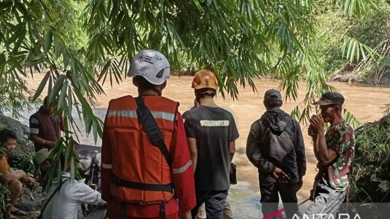 Tim SAR gabungan di Cianjur memperluas pencarian remaja, DN (16), yang tenggelam di Sungai Cisokan setelah upaya pencarian hari pertama gagal menemukannya.