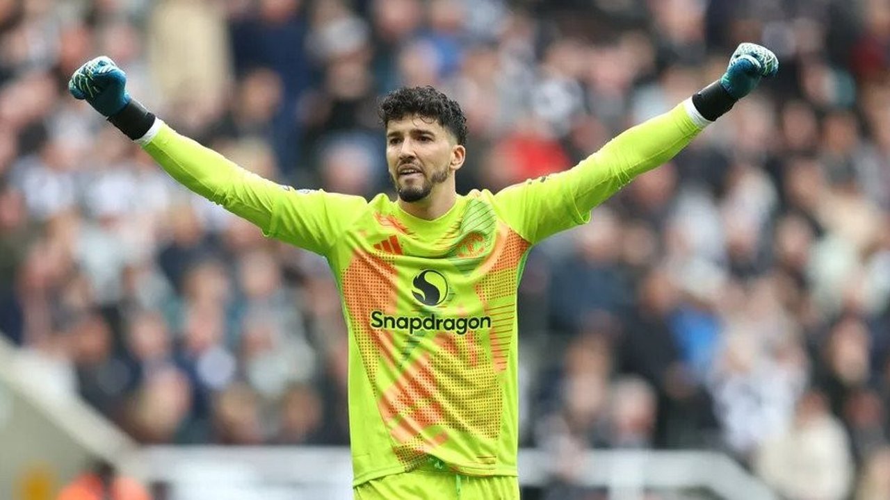 Altay Bayindir Malah Blunder Ketika Dipercaya Gantikan Andre Onana, Langsung Kena Semprot Legenda MU