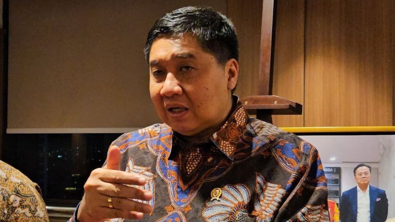 Menteri PKP, Maruarar Sirait, melaporkan keluhan korban Meikarta dan dugaan kecurangan pembangunan rumah eks pejuang Timor-Timur kepada Presiden Prabowo, mendesak penyelesaian dan penegakan hukum.