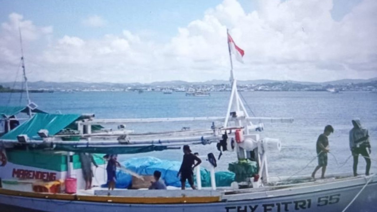 Kementerian Kelautan dan Perikanan (KKP) memberikan izin sementara bagi kapal nelayan Sulawesi Selatan untuk beroperasi tanpa VMS hingga Desember 2025, menyusul kekhawatiran dampak ekonomi.