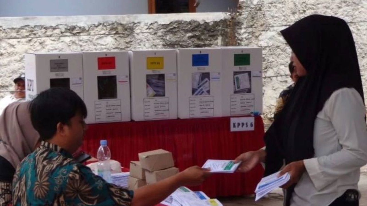 KPU Pesawaran memastikan kesiapan logistik Pemungutan Suara Ulang (PSU) Pilkada pada 5 Mei 2025, termasuk kotak suara, bilik suara, dan surat suara,  untuk dua pasangan calon yang akan bertarung.