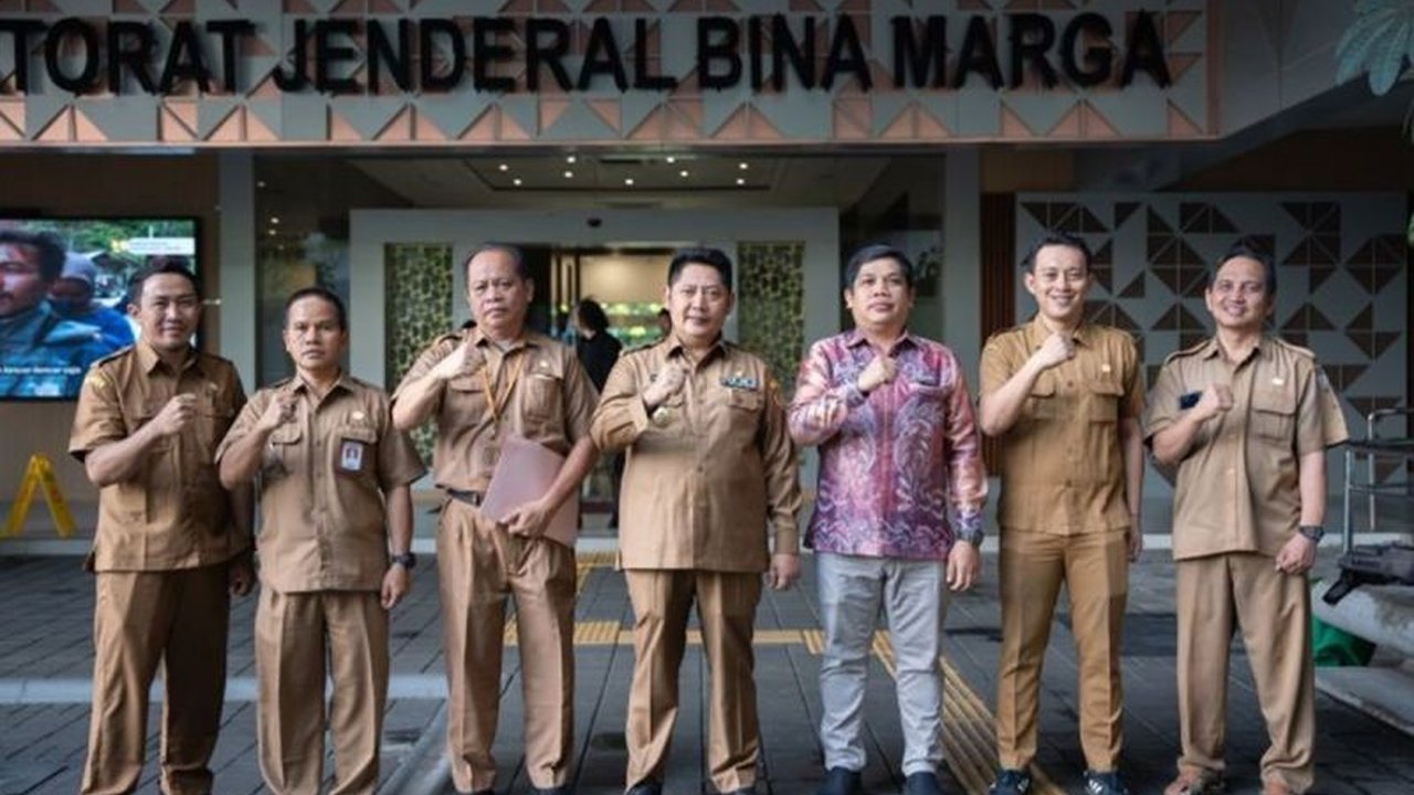 Pemerintah Kabupaten Hulu Sungai Tengah (HST) menerima kucuran dana Rp141 miliar dari Kementerian PUPR untuk menyelesaikan pembangunan Jalan Lingkar Walangsi-Kapar yang rusak dan meningkatkan konektivitas antar wilayah.