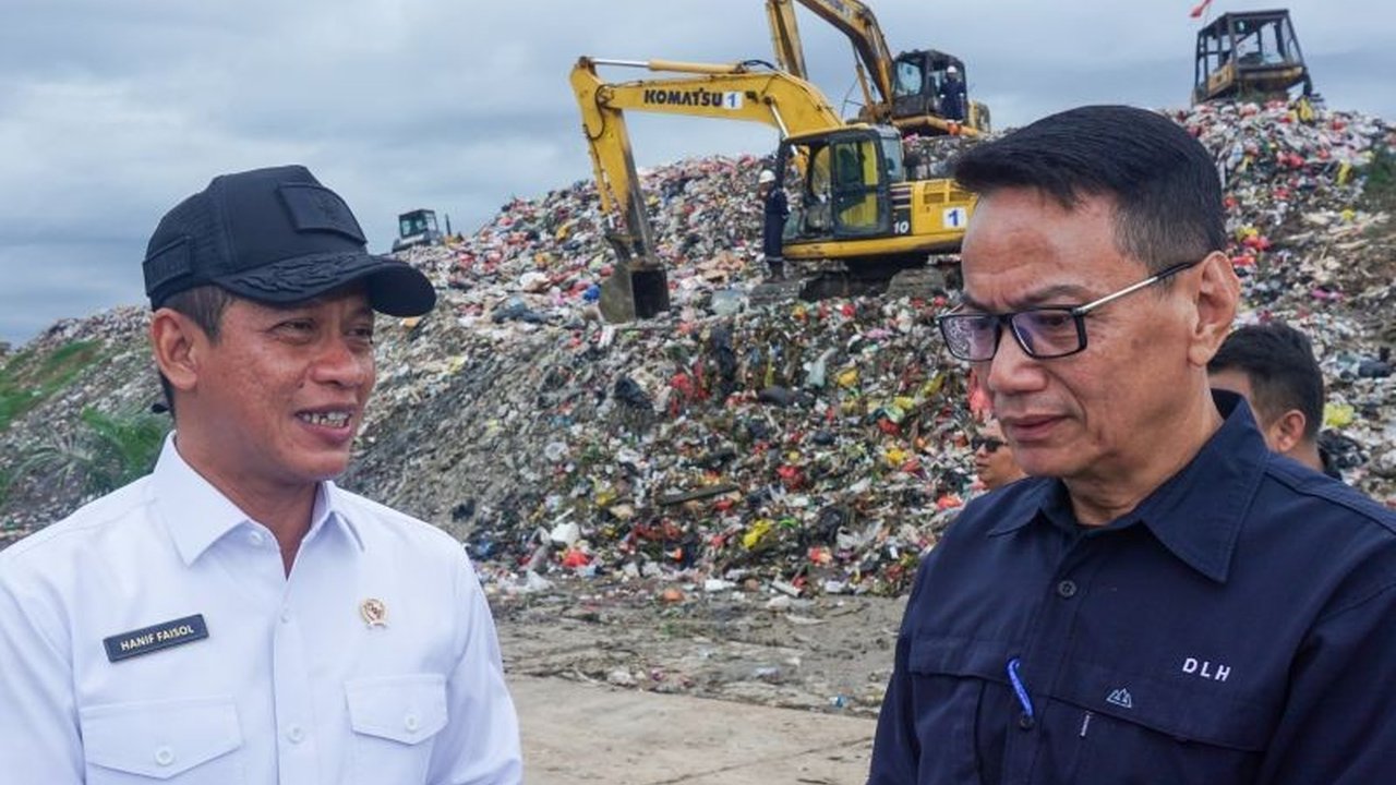 Menteri LH Hanif Faisol Nurofiq menegaskan kewajiban 343 kabupaten/kota untuk serius mengelola sampah sesuai UU No. 18 Tahun 2008, dengan target 50 persen pengelolaan sampah tercapai pada 2025.