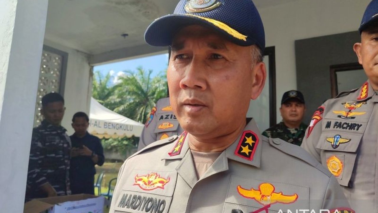 Sebanyak 1.300 personel gabungan dari Polda Bengkulu, Polres Bengkulu Selatan, Brimob, TNI, dan Polri dikerahkan untuk mengamankan Pemungutan Suara Ulang (PSU) Pilkada 2024 di Kabupaten Bengkulu Selatan pada 19 April 2025.