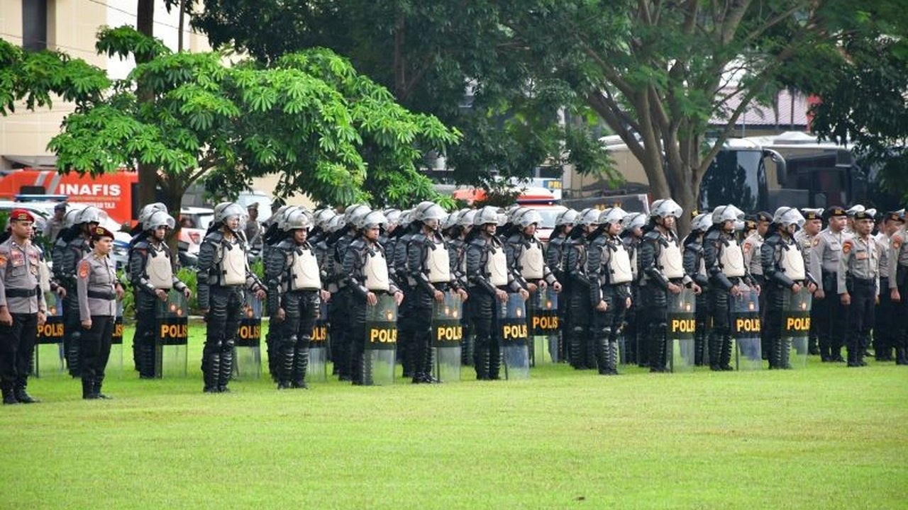 Polda NTT mengerahkan 3.148 personel gabungan untuk mengamankan perayaan Tri Hari Suci dan Paskah 2025 di NTT, dengan fokus pengamanan pada 9.001 gereja.