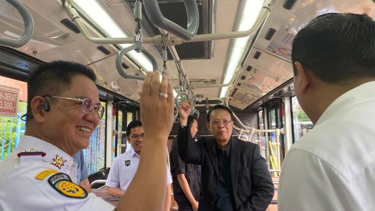 Dinas Perhubungan DKI Jakarta melakukan uji coba rute Transjabodetabek Blok M-Alam Sutera, meninjau lintasan, halte, dan mempertimbangkan tarif layanan BRT dan Royaltrans.