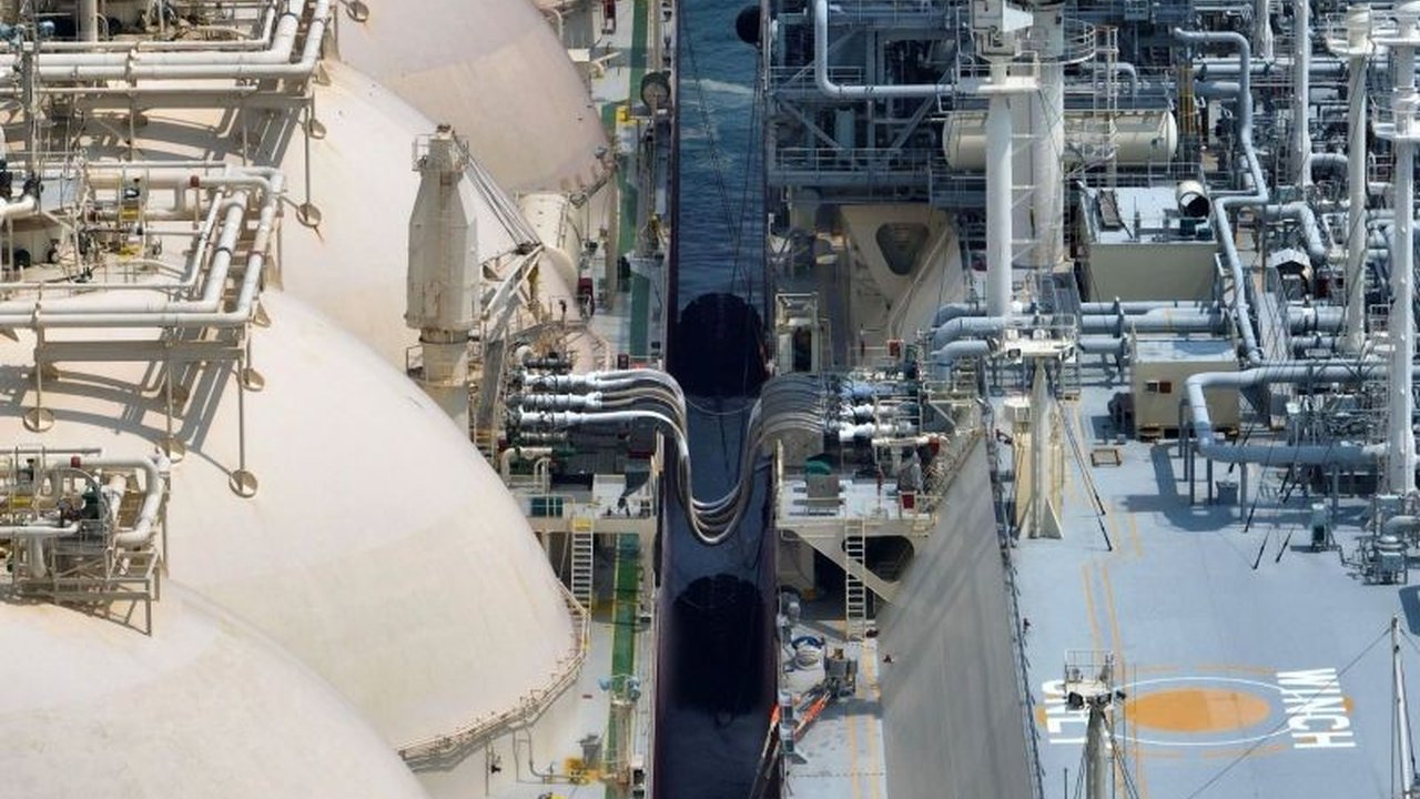 PT Perusahaan Gas Negara (PGN) salurkan pasokan LNG 130.000 m3 dari Kilang Bontang ke FSRU Lampung untuk memperkuat ketahanan energi nasional dan mendukung pertumbuhan industri.