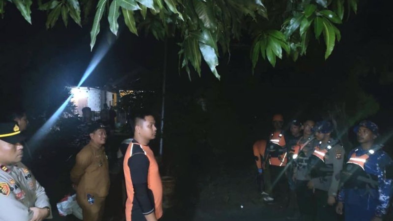 Tim SAR gabungan berjuang keras mengevakuasi empat mahasiswa yang masih terjebak di hulu Sungai Bulawa pasca-banjir bandang, sementara tiga lainnya ditemukan meninggal.