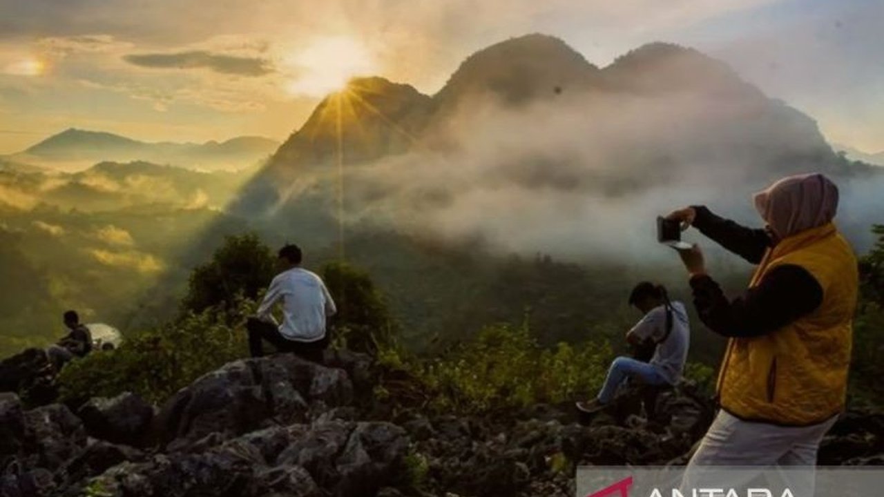 Geopark Meratus di Kalimantan Selatan resmi ditetapkan sebagai UNESCO Global Geoparks, menambah daftar geopark Indonesia yang diakui dunia dan membuka peluang besar bagi pariwisata dan ekonomi lokal.
