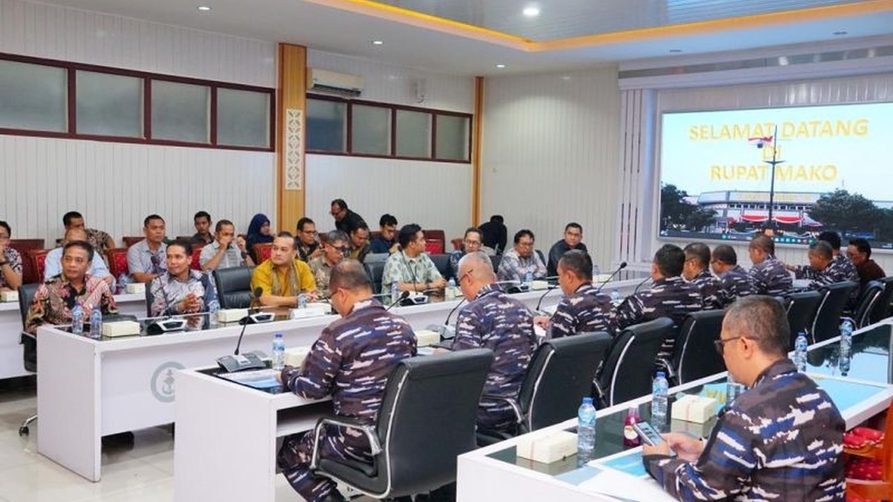 PT PLN (Persero) siap mendukung modernisasi alutsista TNI AL dengan menyediakan pasokan listrik khusus untuk Kapal Fregat di Surabaya guna menjaga kedaulatan maritim Indonesia.