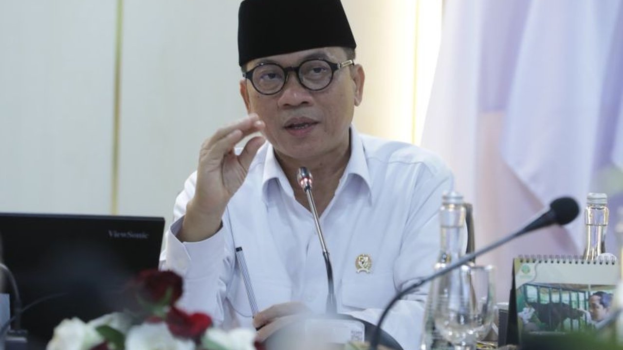 Menteri Desa PDTT optimis Kopdes Merah Putih akan sukses dan berkelanjutan di desa perhutanan sosial, meningkatkan kesejahteraan masyarakat melalui pengelolaan hutan desa.