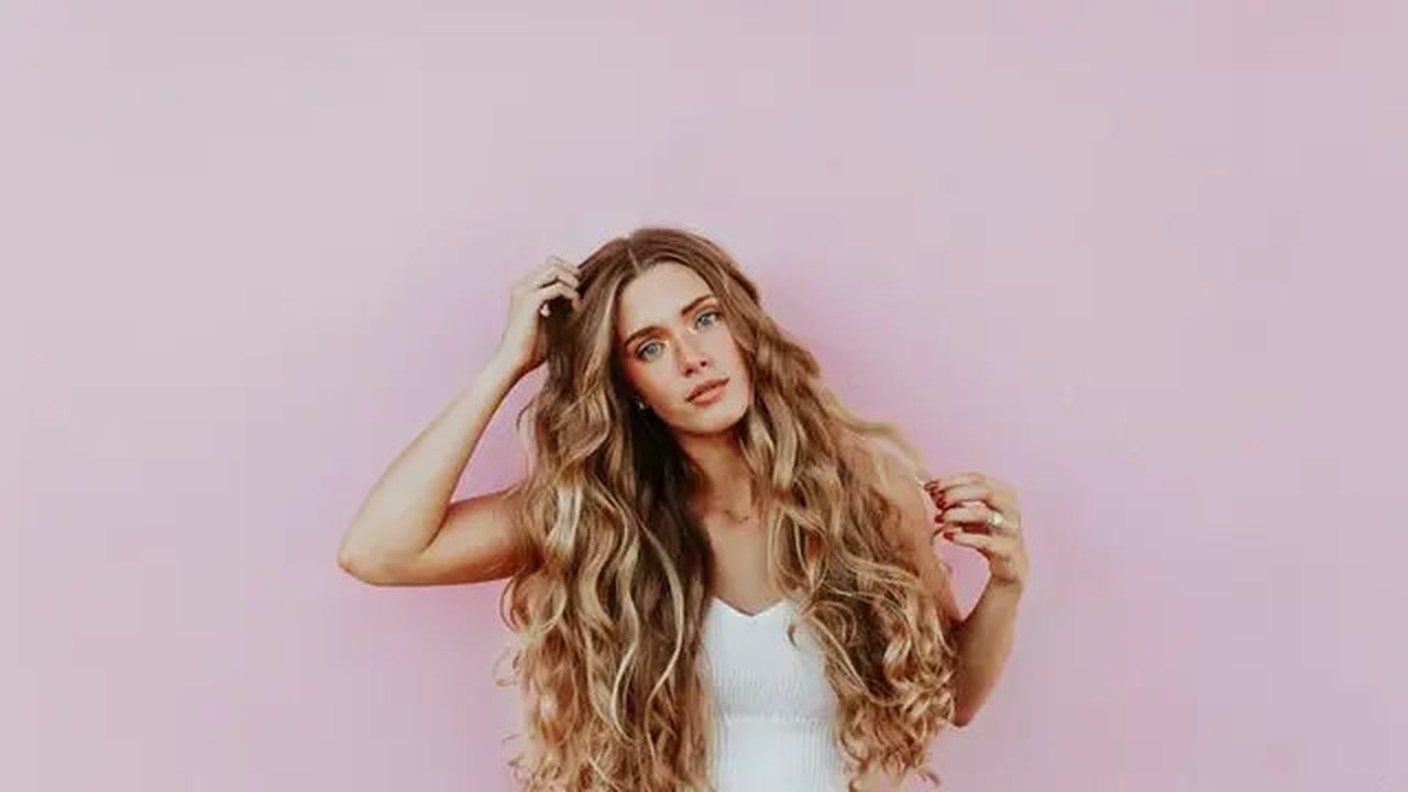 Ilustrasi Warna Rambut Light Ash Brown Credit: unsplash.com/Averie