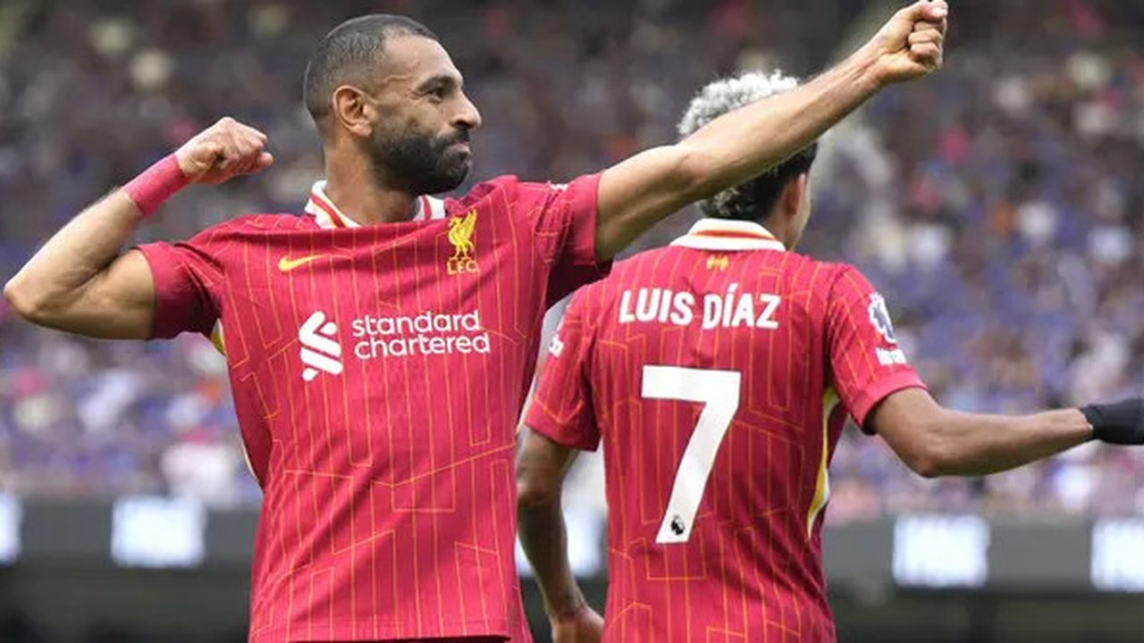 Liverpool membuka Premier League musim 2024/2025 dengan raihan tiga angka usai mengalahkan tuan rumah berstatus tim promosi, Ipswich Town dengan skor 2-0 di Portman Road Stadium, Ipswich, Sab