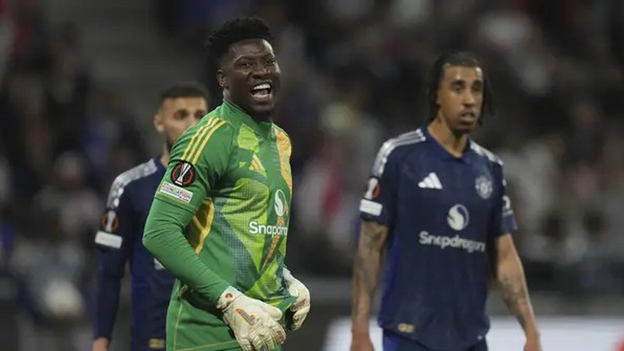 Ekspresi kiper Manchester United, Andre Onana dalam laga leg 1 perempat final Liga Europa 2024/2025 melawan Lyon di Parc Olympique Lyonnais Groupama stadium, Decines-Charpieu, Prancis. (AP Ph