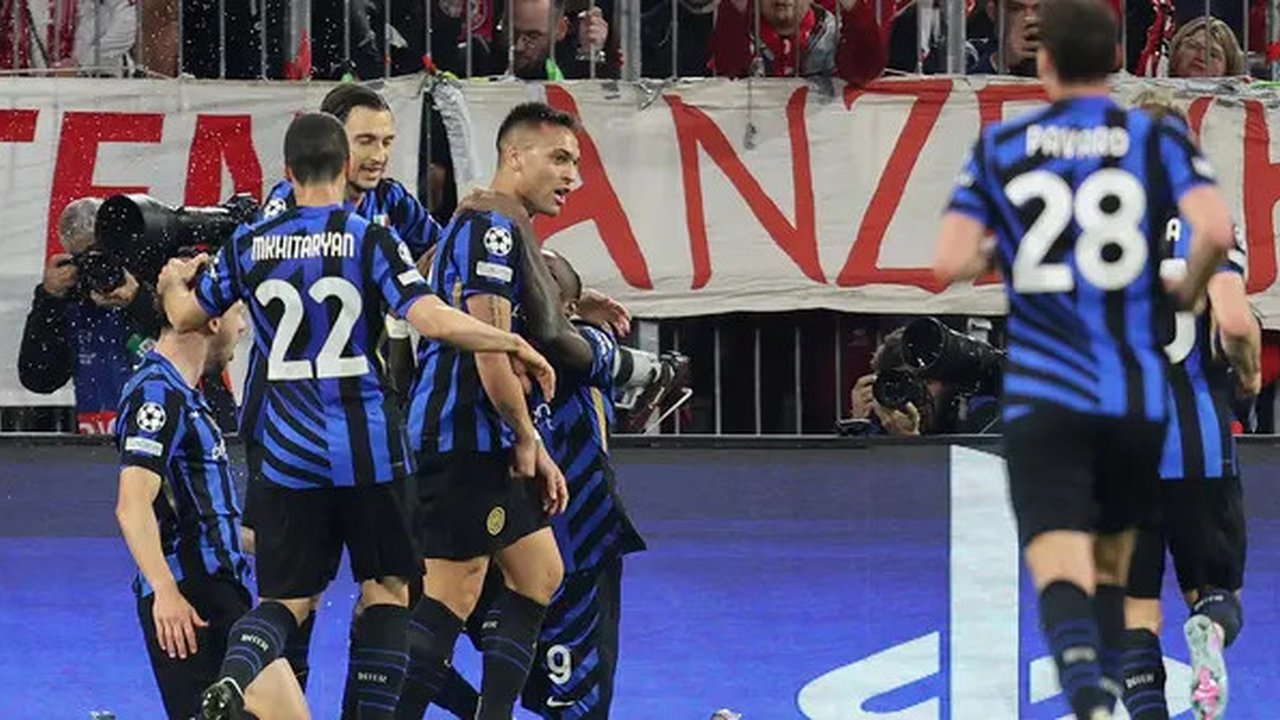 Inter Milan membuka keunggulan pada menit ke-38 melalui tendangan keras Lautaro Martinez. (Alexandra BEIER/AFP)