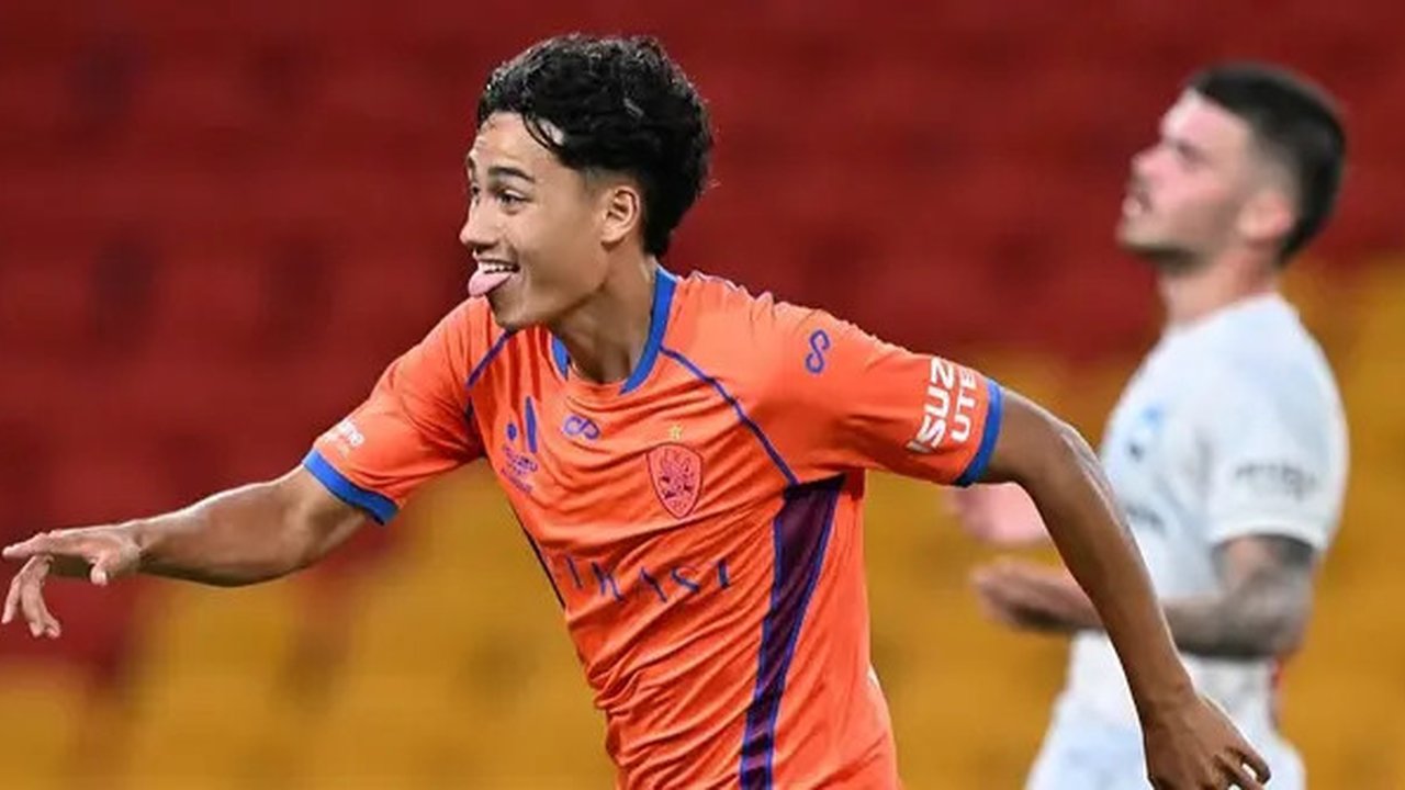 Rafael Struick mencetak gol pertamanya untuk Brisbane Roar ke gawang Sydney FC dalam laga A-League 2024/2025, 1 November 2024. (Dok. Brisbane Roar)