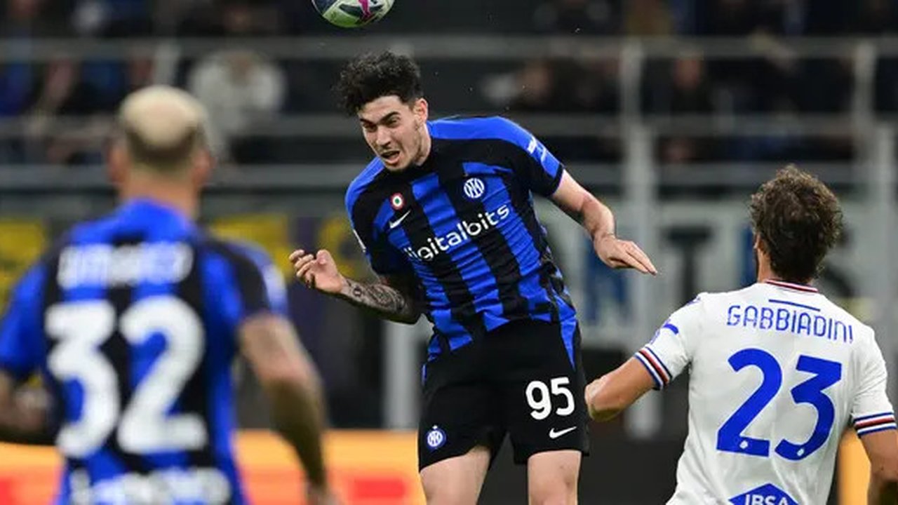 Pemain aktif Inter Milan dengan masa bakti terlama dipegang oleh Alessandro Bastoni. Bek tengah Timnas Italia berusia 24 tahun ini kini tengah menjalani musim ketujuh bersama Nerazzurri sejak