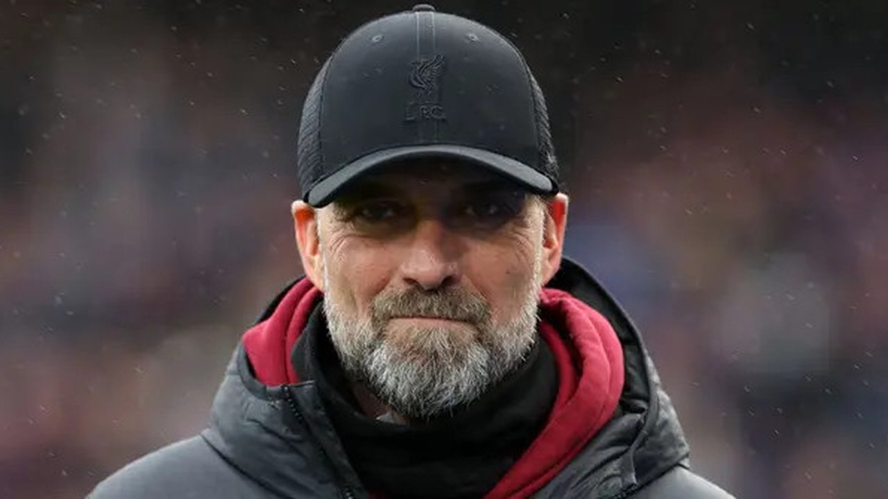 Pelatih Liverpool, Jurgen Klopp yang telah menyatakan akan meninggalkan Liverpool pada akhir musim 2023/2024 tercatat menjadi pelatih aktif dengan masa kerja terlama menangani sebuah klub di