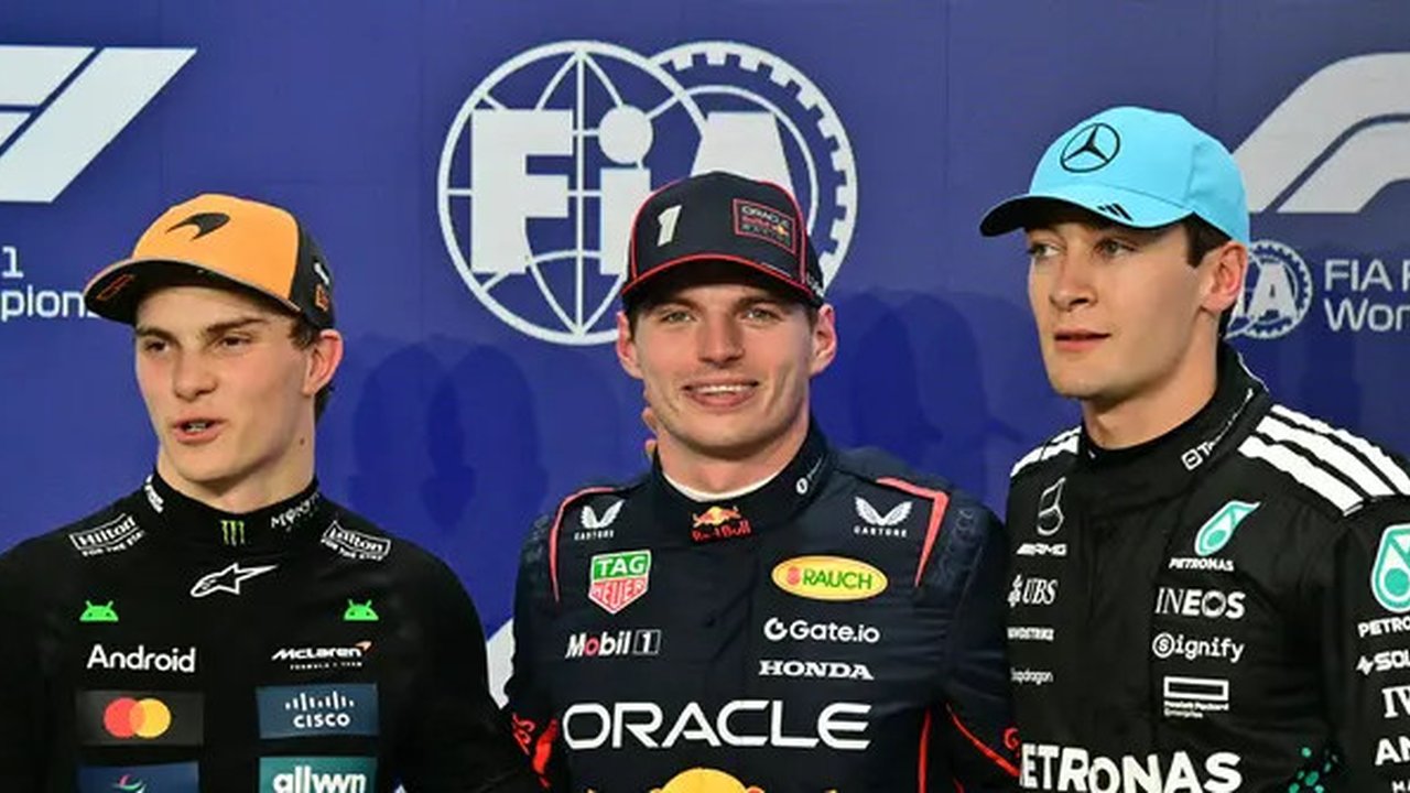 Tiga pembalap yang finis tiga besar pada kualifikasi F1 GP Arab Saudi 2025. Dari kiri ke kanan: Oscar Piastri, Max Verstappen, dan George Russell. (Giuseppe CACACE / AFP)