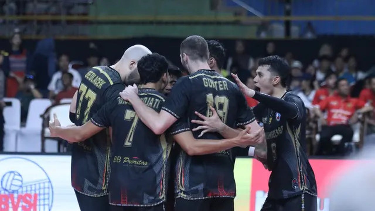 Palembang Bank SumselBabel mengalahkan sang juara bertahan Jakarta Bhayangkara Presisi 3-2 (21-25, 25-19, 21-25, 25-18, 18-16) pada laga final four PLN Mobile Proliga 2025 di GOR Jayabaya,