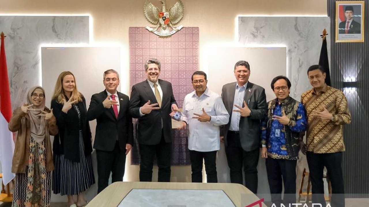 Kemenekraf Indonesia membuka peluang kolaborasi ekonomi kreatif dengan Arab Saudi, menargetkan perluasan pasar internasional dan peningkatan nilai produk lokal melalui berbagai sektor seperti fesyen, kuliner, dan kerajinan.