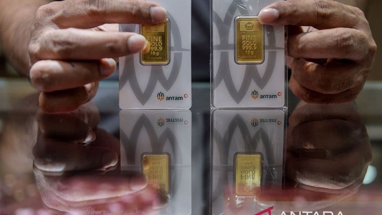 Harga emas Antam hari ini, Senin (21/4), terpantau naik Rp15.000 per gram menjadi Rp1.980.000, sementara harga buyback juga mengalami kenaikan.