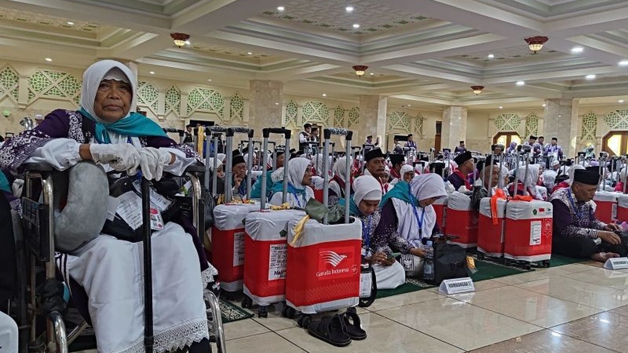 Sebanyak 393 calon haji Kabupaten Tangerang akan diberangkatkan ke Tanah Suci pada 2 Mei 2025 melalui Embarkasi Cipondoh, dengan persiapan matang dari Kemenag.