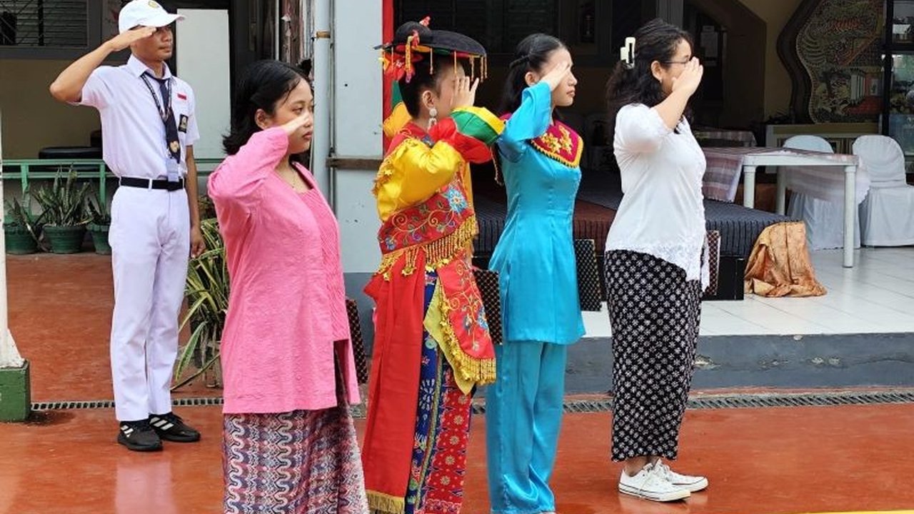 Konsul Jenderal RI di Davao City, Agus Trenggono, mengajak siswa dan guru Sekolah Indonesia Davao untuk berani bermimpi dan belajar giat, meneladani semangat Kartini dalam meraih kemajuan.