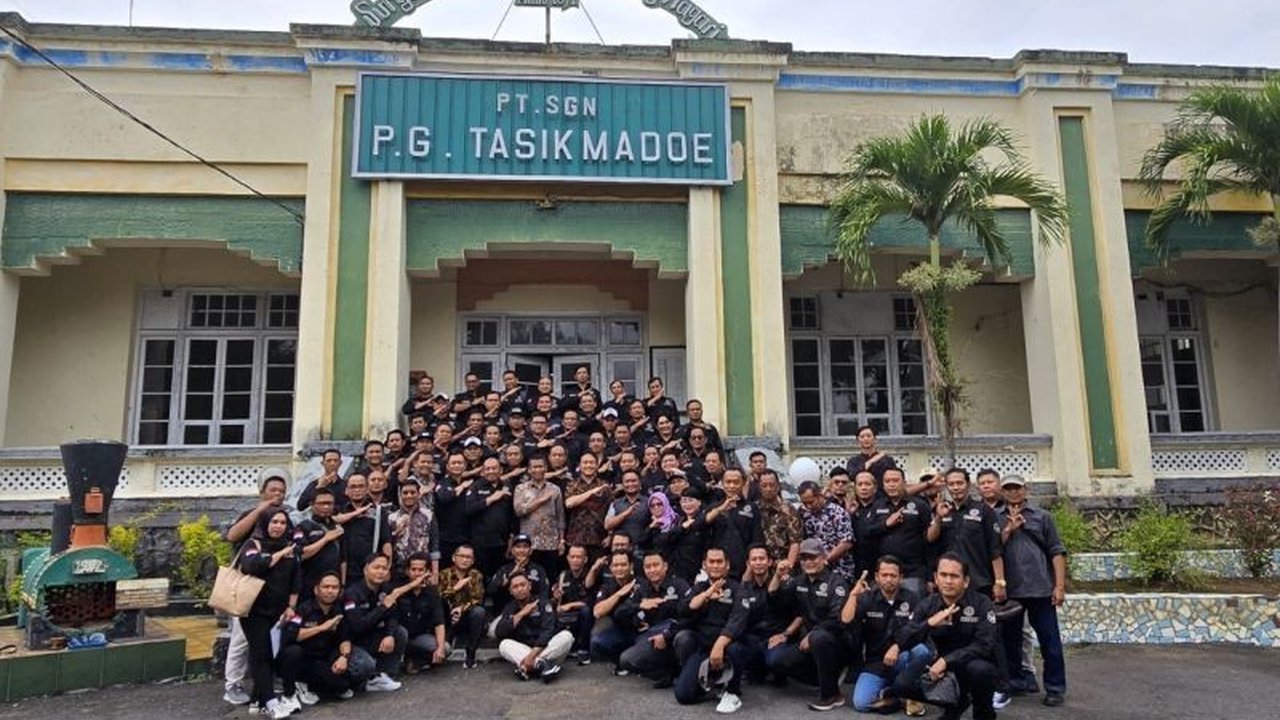 PT Sinergi Gula Nusantara (SGN) dan Serikat Pekerja bersatu mendukung swasembada gula nasional melalui transformasi internal dan peningkatan produksi.