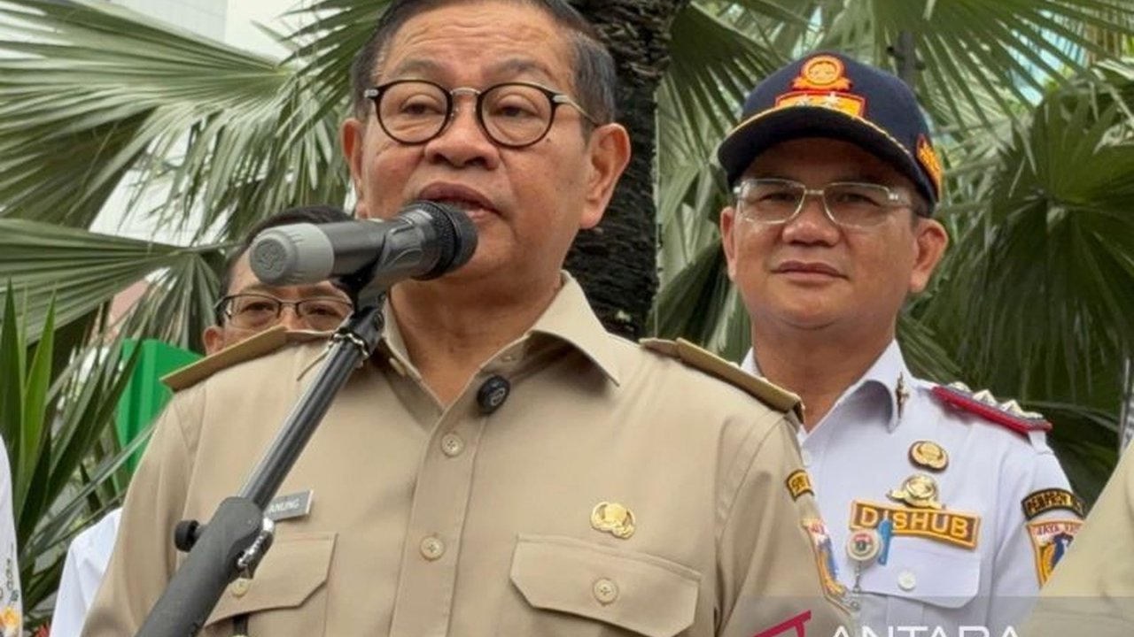 Pemprov DKI Jakarta akan segera menggratiskan transportasi umum MRT, LRT, dan Transjakarta untuk 15 golongan masyarakat mulai akhir Mei 2025, dengan subsidi mencapai Rp59,1 miliar.