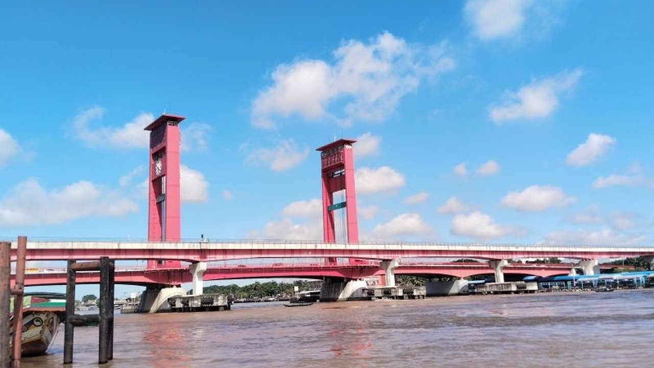 Dinas Kesehatan Kota Palembang mengimbau warga untuk waspada terhadap penyakit musim pancaroba seperti ISPA, DBD, dan diare, serta menerapkan perilaku hidup bersih dan sehat.