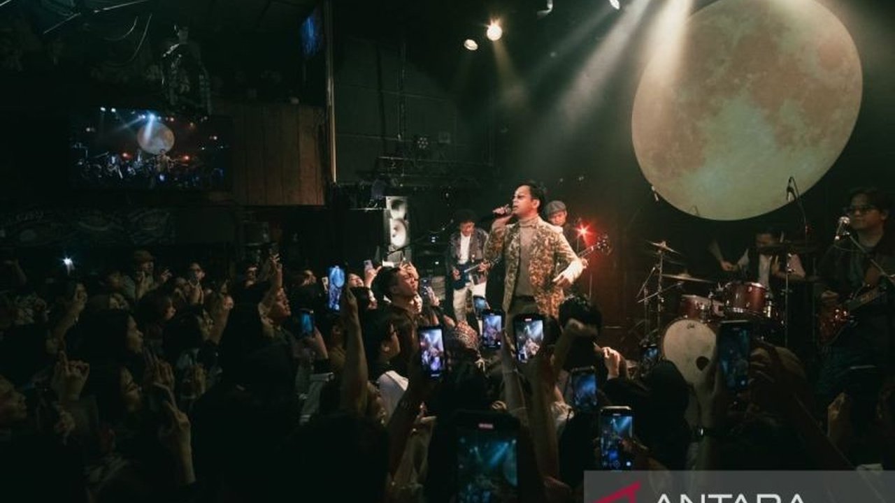 Band D'MASIV berhasil memukau ratusan penggemar di konser perdananya di Jepang, membawakan lagu-lagu hits dan memperkuat diplomasi soft power Indonesia.