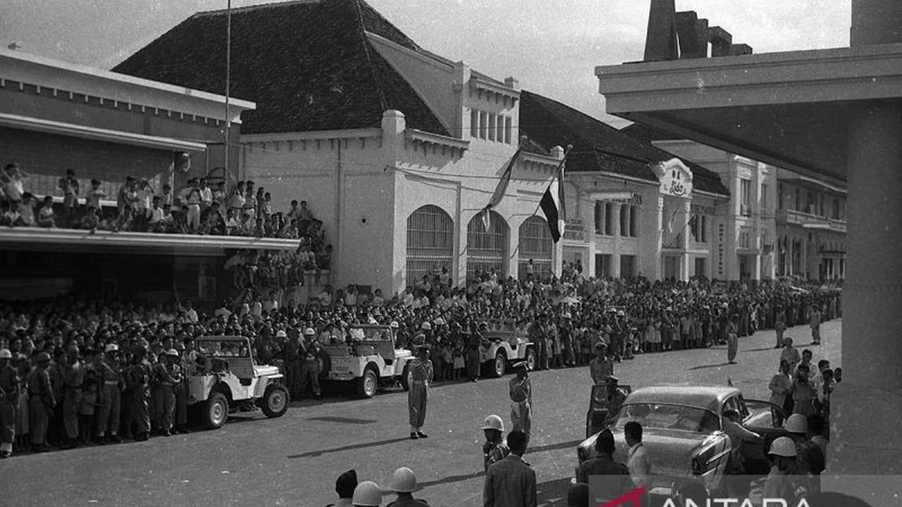 Konferensi Asia-Afrika ke-70 di Bandung memperingati 'Semangat Bandung', seruan untuk perdamaian dan kerja sama global, yang relevansi dan adaptasinya di era multipolar saat ini dibahas.