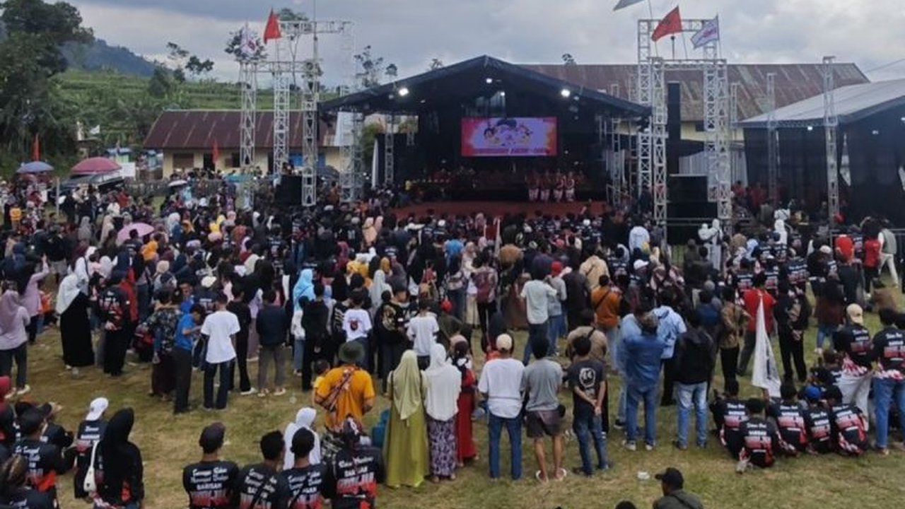 Ketua DPRD Jateng, Sumanto, mendukung Barisan Hokya di Wonosobo karena dinilai mampu mendorong perekonomian daerah melalui kesenian tradisional sekaligus melestarikan budaya lokal.