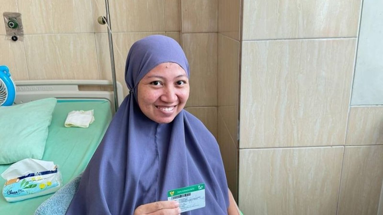 Dela Puspita Sari, peserta JKN, berbagi pengalaman positifnya setelah melahirkan anak keduanya melalui operasi caesar yang seluruh biayanya ditanggung oleh program JKN.