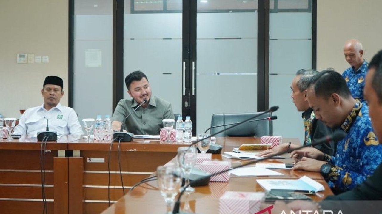 Komisi II DPRD Kota Bogor merekomendasikan transformasi digital sektor pendapatan Pemkot Bogor untuk meningkatkan transparansi, efisiensi, dan akuntabilitas pengelolaan keuangan daerah.