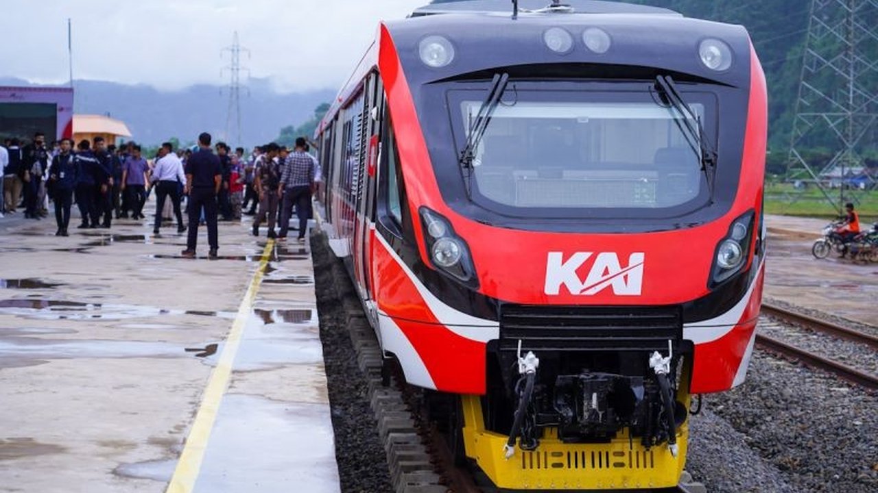PT Kereta Api Indonesia (KAI) mencatat peningkatan signifikan penumpang kereta api wisata di Sulawesi Selatan selama libur Paskah 2025, mencapai 3.851 orang.