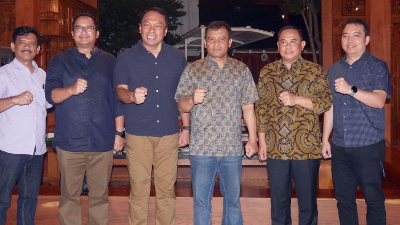 Program pembebasan tunggakan dan denda Pajak Kendaraan Bermotor (PKB) di Jawa Tengah sukses besar dengan 253.409 wajib pajak memanfaatkannya, menghasilkan pendapatan daerah hingga Rp61,9 miliar.