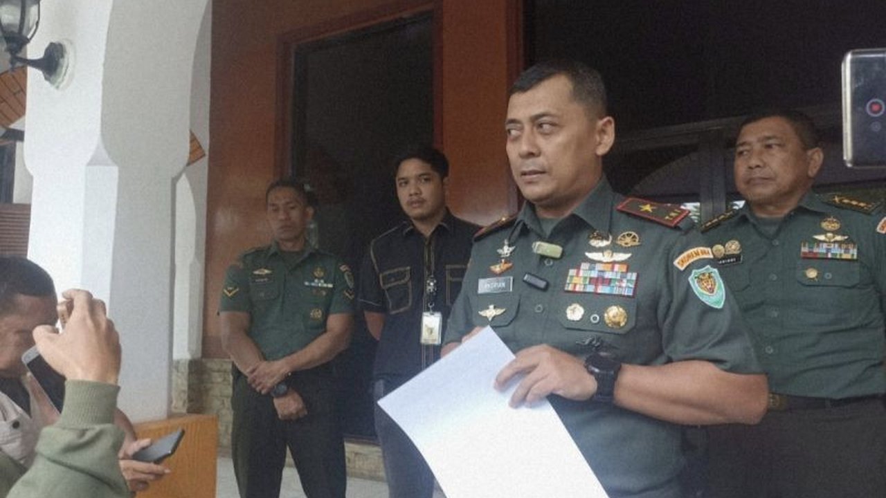 Dua prajurit TNI dari Korem 064/Maulana Yusuf ditetapkan sebagai tersangka pengeroyokan di Serang dan ditahan, sementara pelaku sipil ditangani Polresta Serang.